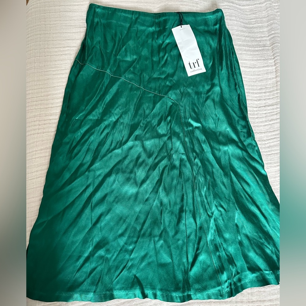 Zara emerald green midi skirt. Never worn. Tags on.